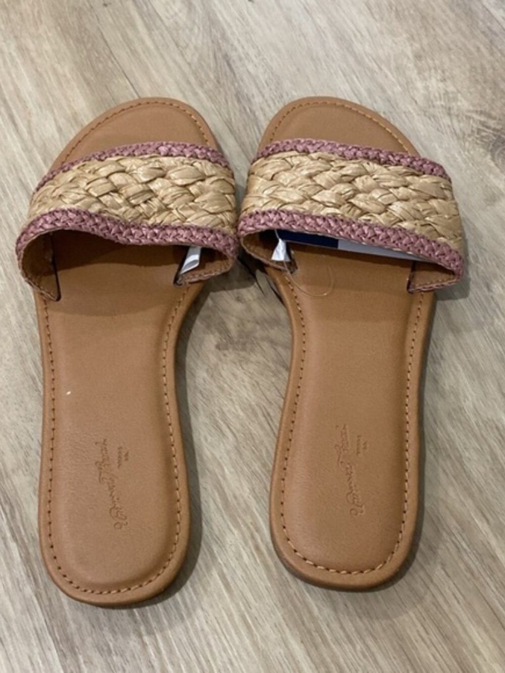 NEW Women’s Universal Thread Dez Sandals - Picture 2 of 3